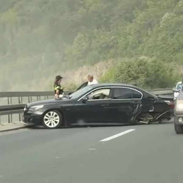 Nesreća na putu ka Zlatiboru: Automobil ostao bez točkova, delovi rasuti po putu - stvaraju se kolone! (VIDEO)