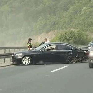 Nesreća na putu ka Zlatiboru: Automobil ostao bez točkova, delovi rasuti po putu - stvaraju se kolone! (VIDEO)