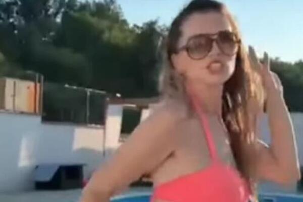 NAŠOJ PEVAČICI MUŽ ZABRANIO ESTETSKE ZAHTEVE, A ONA IZGLEDA BOLJE NEGO IKAD: Snimila se kako vrcka pored bazena