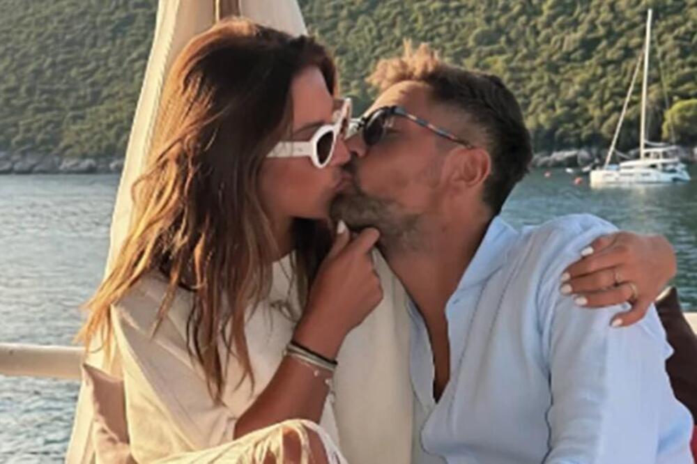 NAŠA VODITELJKA SE STRASTVENO LJUBI SA MUŽEM, ON JE ŠČEPAO ZA NOGU: Sa biznismenom živi u SUVOM LUKSUZU (FOTO)