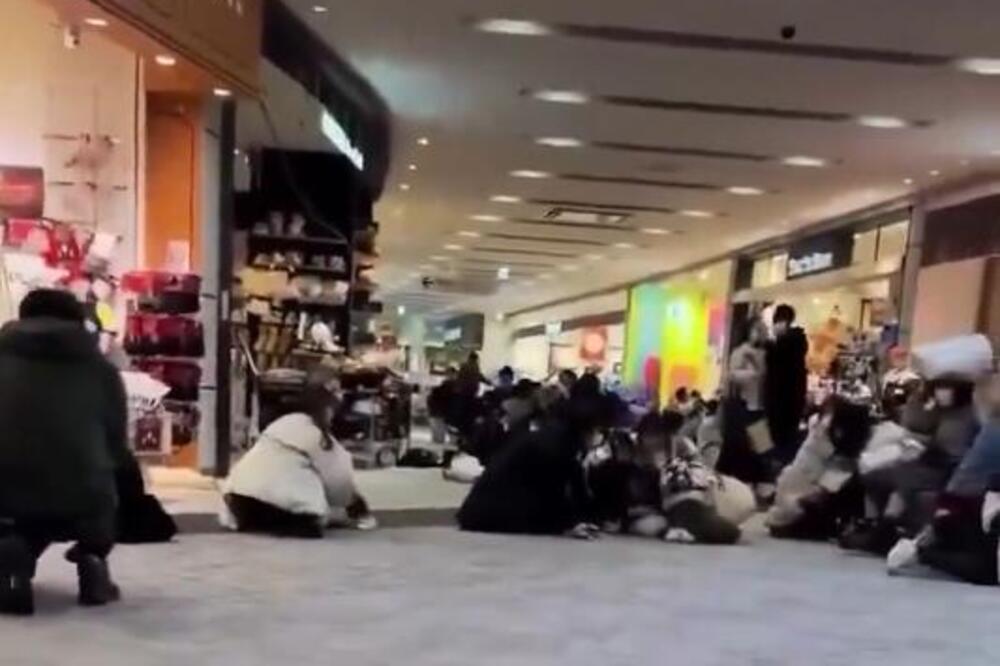 Ljudi zarobljeni u tržnom centru nakon zemljotresa! Panika u Japanu, mogući i snažni naknadni potresi (VIDEO)