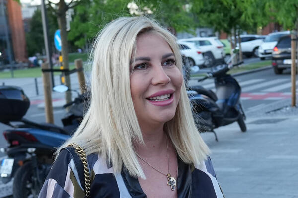 "DANAS JE SVET BOGATIJI" Kuma Dee Đurđevuć puca od radosti! "Srećna sam i blagoslovena za još jedno kumče"