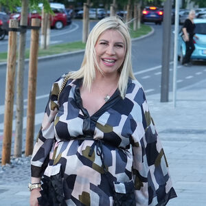 PRVA FOTOGRAFIJA DEE ĐURĐEVIĆ NAKON POROĐAJA: Ovako je izgledala samo 2 sata nakon što se porodila, osmeh ne skida