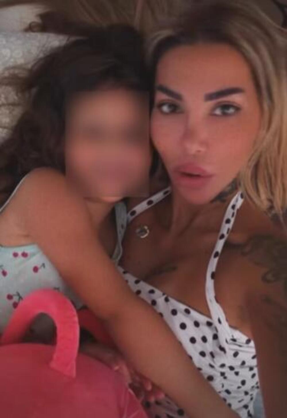 SVI BRUJE O SUSRETU MAJKE I ĆERKE POSLE 11 MESECI! Pogledajte kako je Nora reagovala! Snimak je POTRESAN