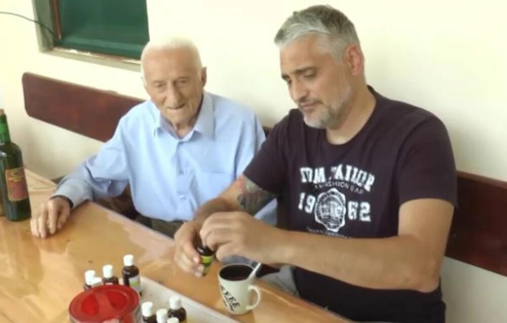 "Jedva je disao, potapao sam ga u vodu sa ljutim paprikama": Umro narodni lekar koji je spasio Čedin život!