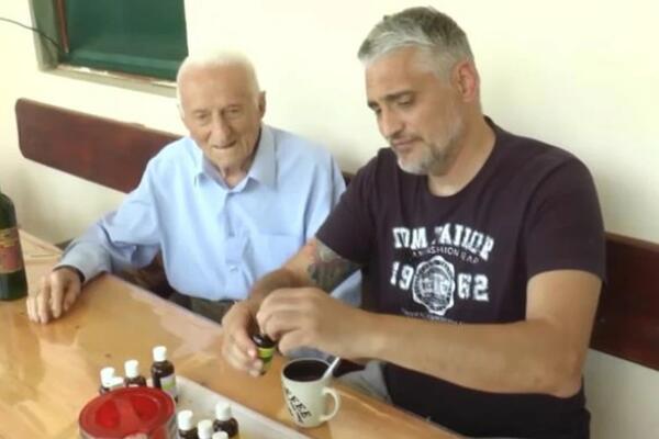 "Jedva je disao, potapao sam ga u vodu sa ljutim paprikama": Umro narodni lekar koji je spasio Čedin život!