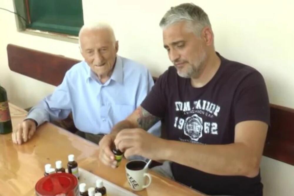 "Jedva je disao, potapao sam ga u vodu sa ljutim paprikama": Umro narodni lekar koji je spasio Čedin život!