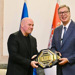 "Ljudi su bukvalno razgrabili karte"! Vučić dobio pojas UFC-a od Dejne Vajta (FOTO)