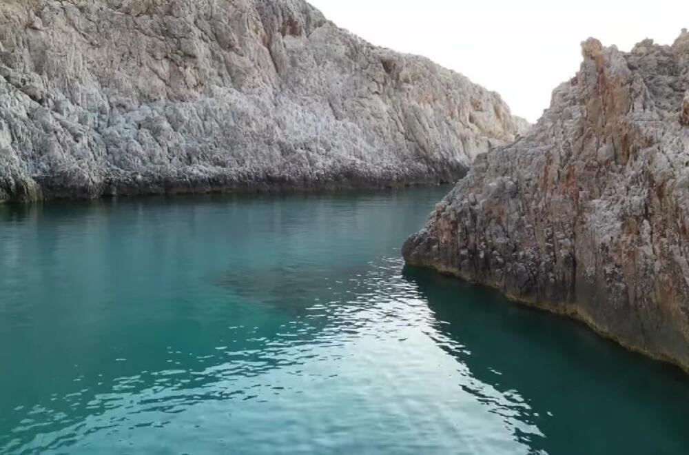 Kristalno čista voda, plaža bez ležaljki i suncobrana: Skrivena oaza na Kritu mami uzdahe, a za nju mnogi ne znaju