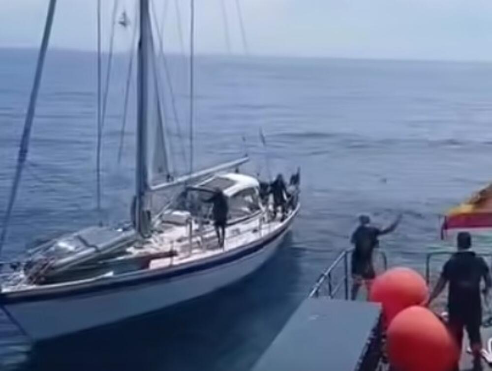 SNIMAK KITA UBICE KOJI POTAPA JEDRILICU SA PUTNICIMA IZAZVAO PANIKU! Ovo je osmi brod koji je završio na DNU MORA