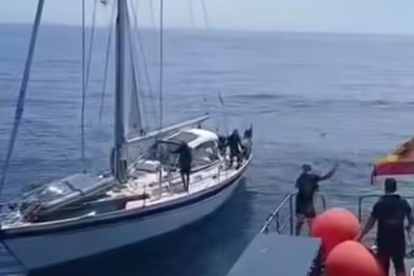 SNIMAK KITA UBICE KOJI POTAPA JEDRILICU SA PUTNICIMA IZAZVAO PANIKU! Ovo je osmi brod koji je završio na DNU MORA