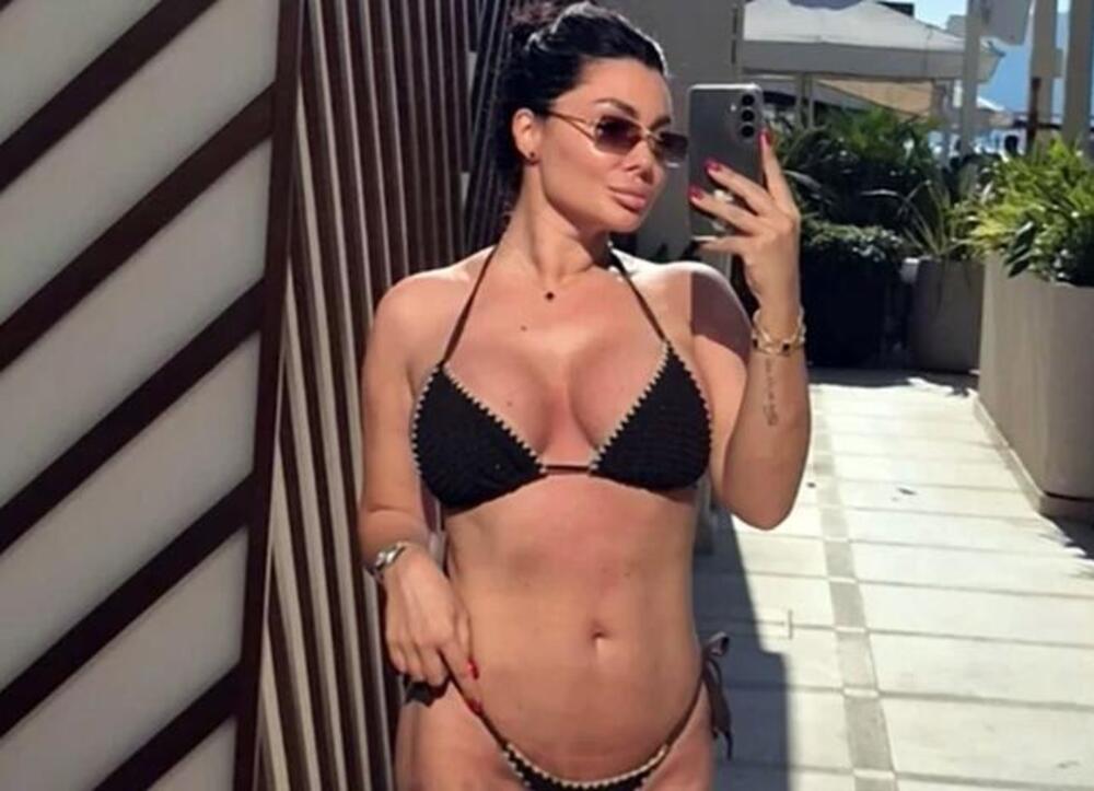 PREZGODNU SRPKINJU POVEZIVALI SA NAJSTARIJIM ZANATOM, POVUKLA SE SA SCENE: Sada je pokazala telo za desetku (FOTO)