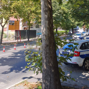 MRTAV MUŠKARAC ZATEČEN NASRED ULICE U ZEMUNU: Ima vidljive povrede na telu! (FOTO)