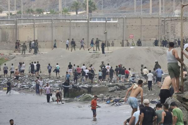 MINUTI KOJI SU POKRENULI HAOS U SEUTI! Otkriveno kako je došlo do masovnog juriša migranata na granicu