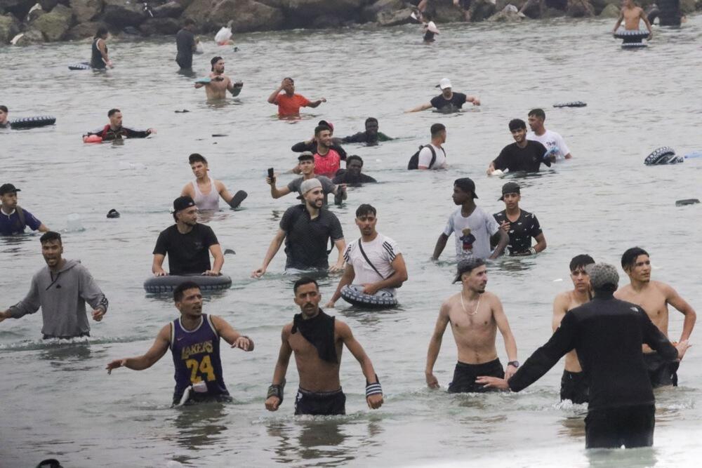 PREKO 40.000 MIGRANATA UPALO U GRAD?! Potpuni haos u Seuti, voda izbacuje tela na obalu - SCENE KAKVE NISU VIĐENE!
