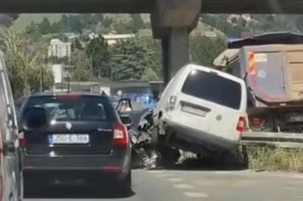 Teška nesreća kod Užica! Povređeno više osoba, među njima i deca (VIDEO)