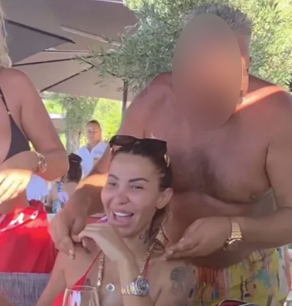 "KRALJICA OSTAJE KRALJICA" Aneli prišao STARIJI GOSPODIN, pa je OKITIO LANCEM I ZLATNIM SATOM - šok prizor (FOTO)