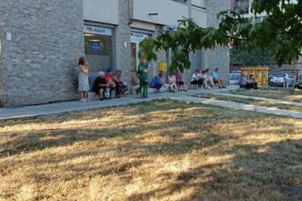 Stiglo već 8.000 prijava, 30.000 vaučera moglo bi da nestane za sat vremena! Penzineri u Srbiji "opustošili" Pošte