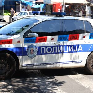 Bacio topovski udar na kuću zatvorenika pa pokušao da je zapali: Drama kod Obrenovca, dvojica u bekstvu