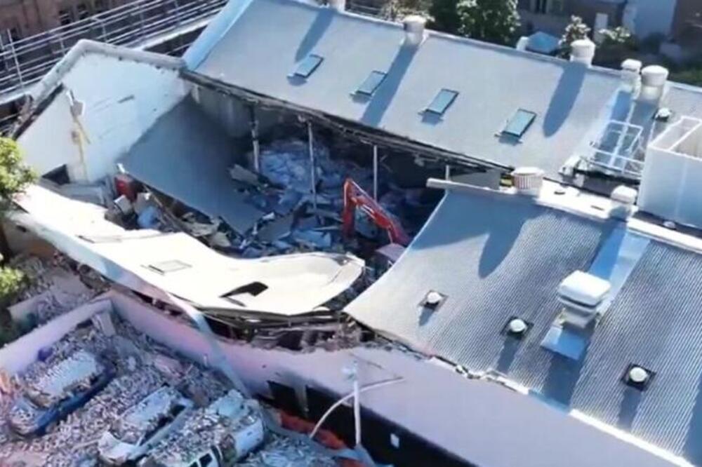 Horor usred grada: Zgrada se urušila za nekoliko sekundi, šut leteo na sve strane, automobili zatrpani! (VIDEO)