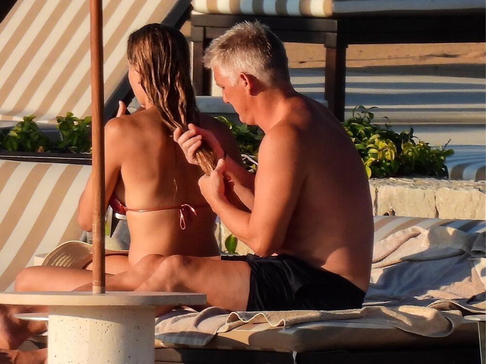 BASTIJAN KUPIO SILVI VILU NA MORU OD 12 MILIONA EVRA: Ne odvaja se od Bugarke, češlja je, mazi, pazi... (FOTO)