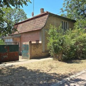 Ova kuća košta samo 29.000 evra, a evo ko može da je kupi za 9.000: Ima 96 kvadrata i ogroman plac (FOTO)