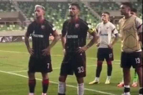 Evo šta su "delije" poručile fudbalerima Zvezde: Postrojili ih ispred tribine, a onda je zagrmelo! (VIDEO)