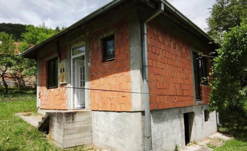 Kuća u okolini Ljiga se prodaje