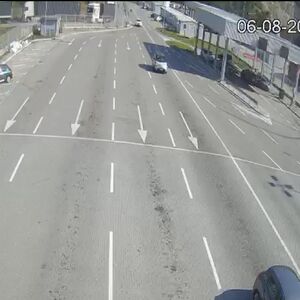 Ovakav prizor na granici sa Crnom Gorom se ne viđa: Srbi krenuli na more, a kad su stigli ostali u neverici (FOTO)
