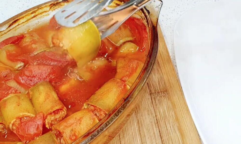 Letnja sarma gotova za 30 minuta: Nema ni mesa ni kiselog kupusa, a ukusna kao da je pravila baka