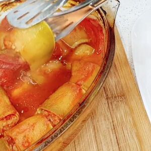 Letnja sarma gotova za 30 minuta: Nema ni mesa ni kiselog kupusa, a ukusna kao da je pravila baka