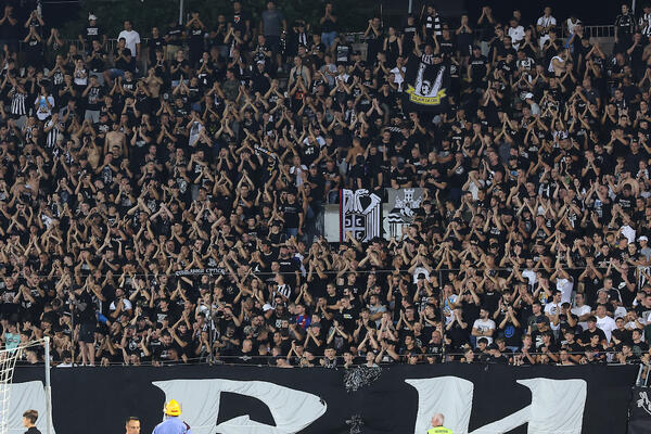 CEO STADION GRMI! Tobol dočekala paklena atmosfera u Humskoj (Video)