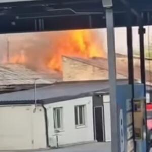 BEOGRAD JE PREKRIVEN DIMOM! Buktinja na krovu "Zastava prometa", gori 400 metara kvadratnih, vatrogasci na terenu