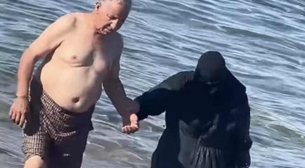 "ON ŠETA GOLOG STOMAKA, A ONA NE MOŽE DA DIŠE!" Svi komentarišu ovaj snimak MUSLIMANSKOG PARA (VIDEO)