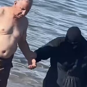 "ON ŠETA GOLOG STOMAKA, A ONA NE MOŽE DA DIŠE!" Svi komentarišu ovaj snimak MUSLIMANSKOG PARA (VIDEO)