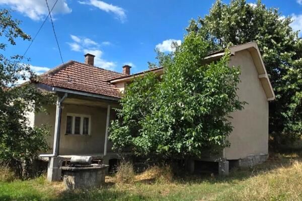 Svi bi da kupe Suzaninu kuću! Za male pare dobijate i hektare zemlje, a selo zna cela Srbija zbog domaće serije
