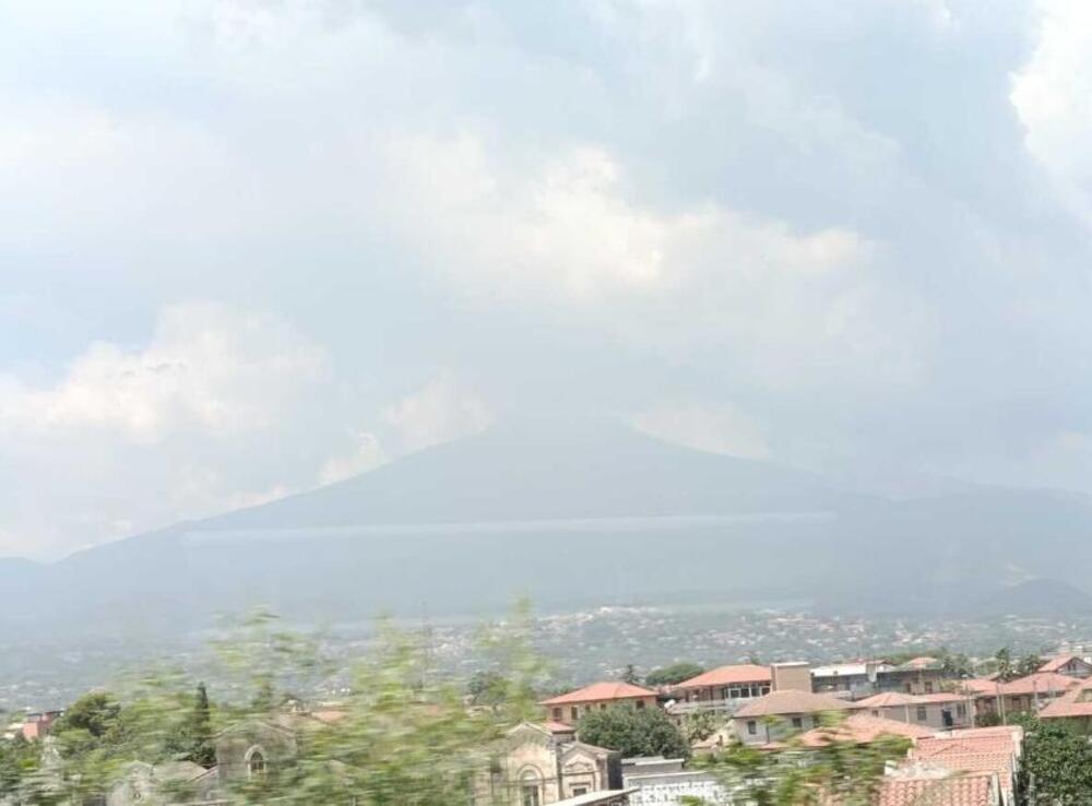 Etna ponovo divlja! Er Srbija uspela da preveze putnike uprkos zatvaranju aerodroma na Siciliji (VIDEO)