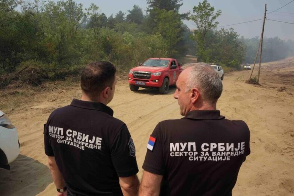 "UJUTRU BUDE BEZBEDNO A VEĆ POSLE 20 MINUTA..": Evo kakva je situacija sa stravičnim požarom! Vode NADLJUDSKU bitku