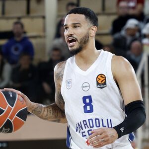 Oglasio se Asvel: Nik Vajler Beb nije igrač Crvene zvezde! (Foto)