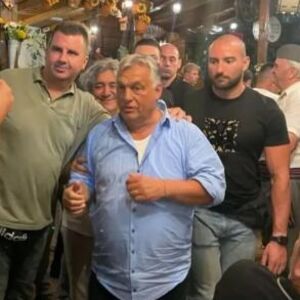 KO JE OVDE ZVEZDA? Njegovoj slici sa Viktorom Orbanom se NIKO NIJE NADAO! Srbija izneverovala NA PRIZOR