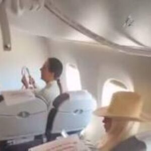 "JE L' STE OČEKIVALI DA PADNE?" Evo šta se dešavalo u AVIONU u kojem su bile I CECA I JECA! Isplivala ŠOK ISTINA