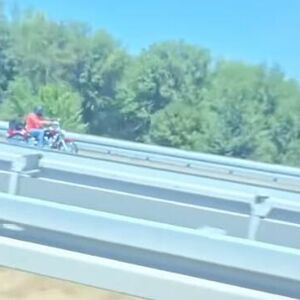 ZBOG OVOG SNIMKA IZ NOVOG SADA SE ALARMIRALA I POLICIJA: Ljudi beže u stranu KOLIKO GOD MOGU, UZNEMIRUJUĆE JE!