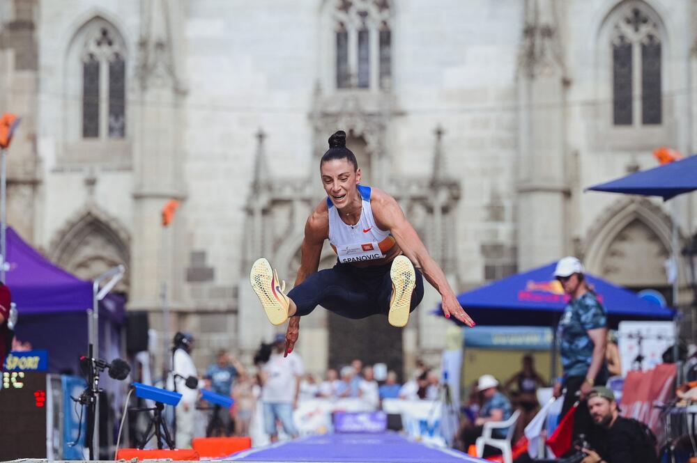 Ivana Španović sa pola snage do finala u Birmingemu!