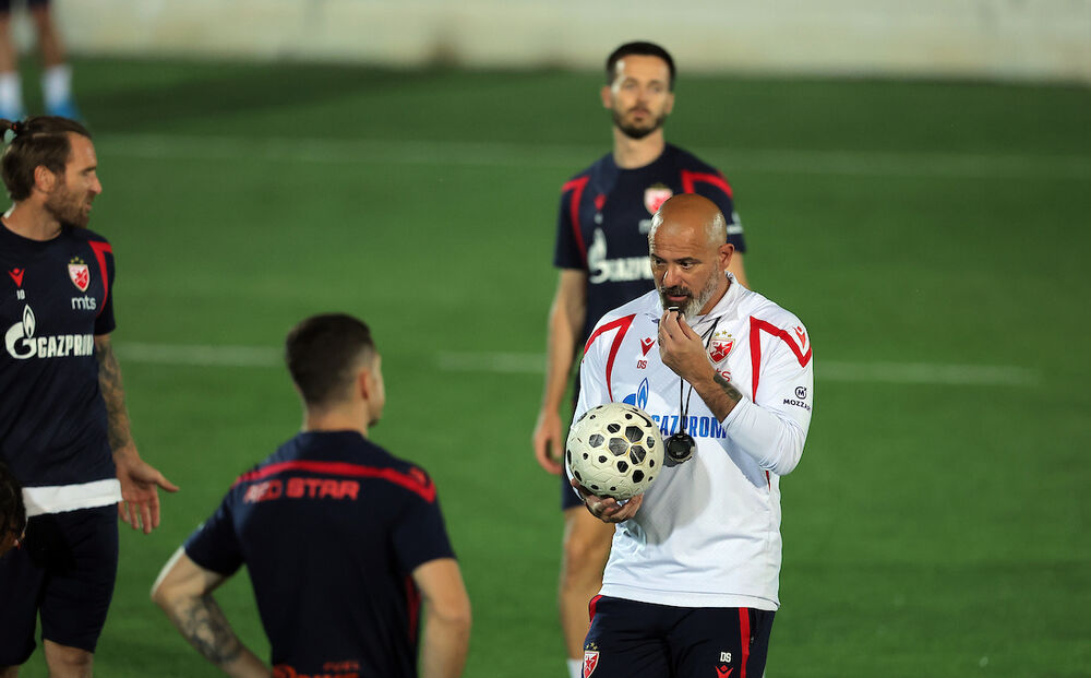 Dejan Stanković na treningu u ponedeljak uveče pred revanš Crvene zvezde i Hapoel Ber Ševa u trećem kolu kvalifikacija za Ligu šampiona