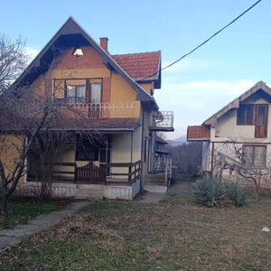 Prodaje se kuća sa 3 spavaće sobe i dvorištem za 35.000 evra: Uz pomoć države, cena još niža, vrtić na 10 minuta