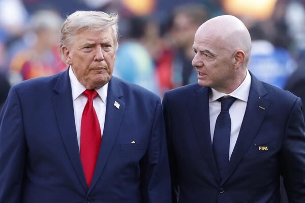 "FIFA bi napravila strašnu grešku kada bi..." Donald Tramp stao u odbranu Đanija Infantina (Foto)