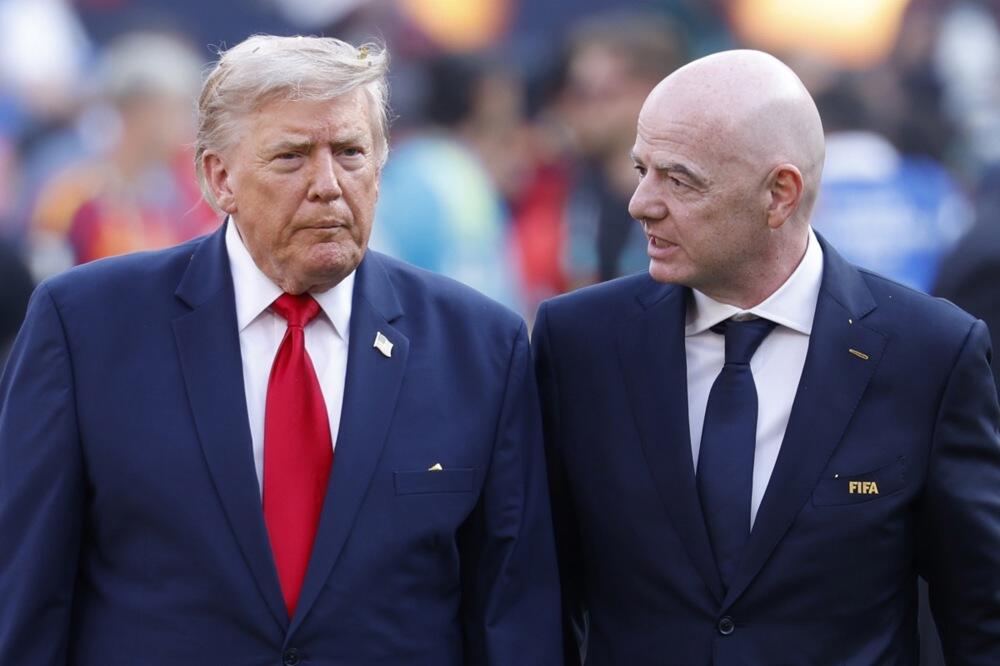 "FIFA bi napravila strašnu grešku kada bi..." Donald Tramp stao u odbranu Đanija Infantina (Foto)