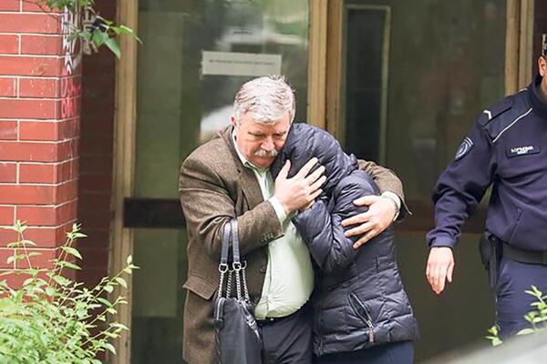 ĆERKA JE VRISNULA: "ŠTA TI JE MAMA SKRIVILA?!" Direktor Simpa izbo suprugu u stanu u Beogradu, razlog je MISTERIJA
