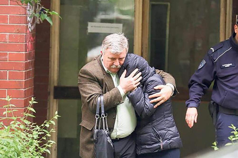 ĆERKA JE VRISNULA: "ŠTA TI JE MAMA SKRIVILA?!" Direktor Simpa izbo suprugu u stanu u Beogradu, razlog je MISTERIJA