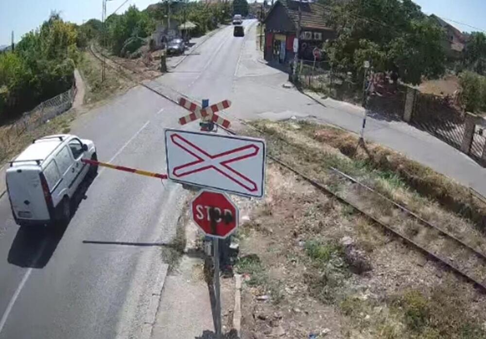 Jeziva scena u Beogradu snimljena kamerom: Železnice Srbije upozoravaju na grešku koja može biti kobna (VIDEO)